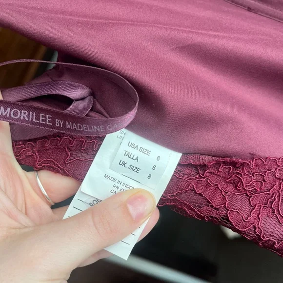 Mori Lee/Madeline Gardner bridesmaid dress in maroon/burgundy/Bordeaux size 6 - Picture 5 of 6